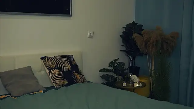 VeronaCritchlow online show from 03.05.25