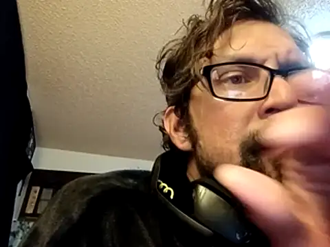 Snapshot of Johndis805 chatting on 10.28.25 Johndis805 online show from 10.28.25