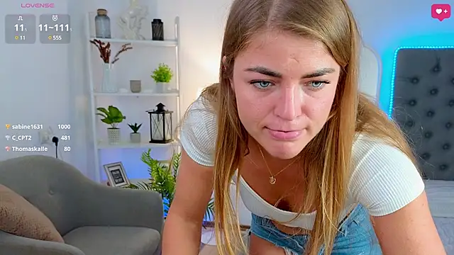 Snapshot of Donna_Sun chatting on 03.13.25 Donna Sun online show from 03.13.25