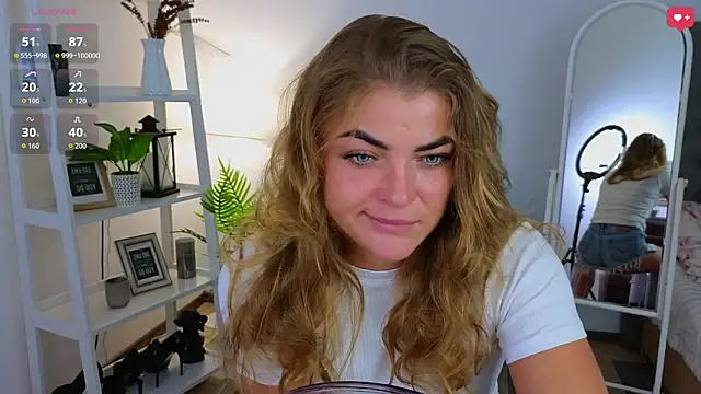 Snapshot of Donna_Sun chatting on 09.14.25 Donna Sun online show from 09.14.25