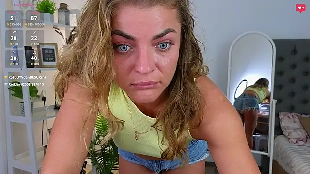 Snapshot of Donna_Sun chatting on 09.28.25 Donna Sun online show from 09.28.25