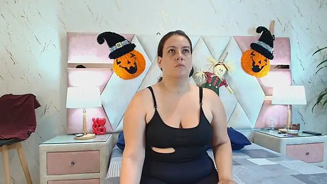 Snapshot of anastasia_marco chatting on 10.27.25 anastasia marco online show from 10.27.25