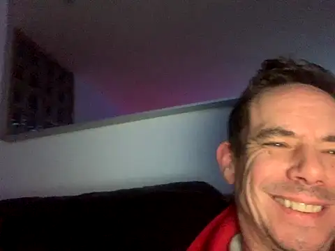 Snapshot of Kenhornu chatting on 11.19.25 Kenhornu online show from 11.19.25