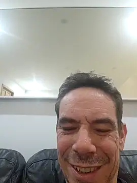 Snapshot of Kenhornu chatting on 11.28.25 Kenhornu online show from 11.28.25