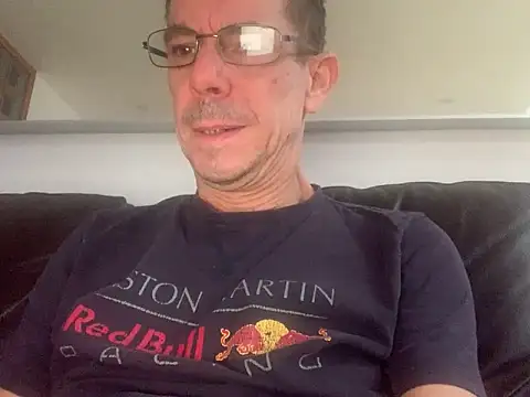 Snapshot of Kenhornu chatting on 02.10.26 Kenhornu online show from 02.10.26