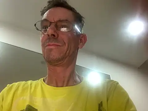 Snapshot of Kenhornu chatting on 02.21.26 Kenhornu online show from 02.21.26