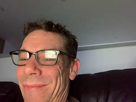 Snapshot of Kenhornu chatting on 03.05.26 Kenhornu online show from 03.05.26