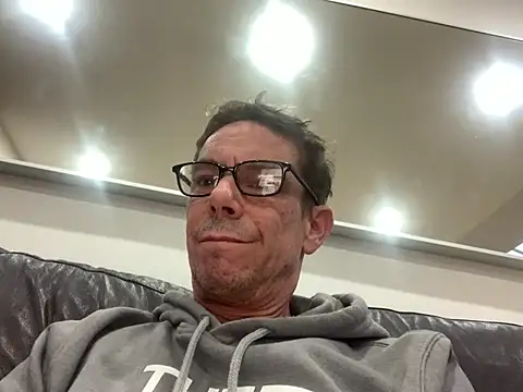 Snapshot of Kenhornu chatting on 03.07.26 Kenhornu online show from 03.07.26