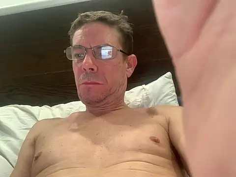 Snapshot of Kenhornu chatting on 03.08.26 Kenhornu online show from 03.08.26