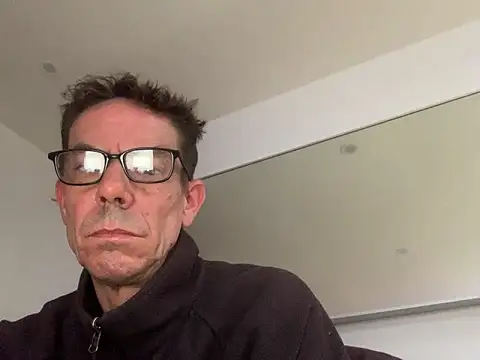 Snapshot of Kenhornu chatting on 03.15.26 Kenhornu online show from 03.15.26