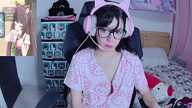 Snapshot of Yuna_pinkk chatting on 10.22.25 Yuna pinkk online show from 10.22.25