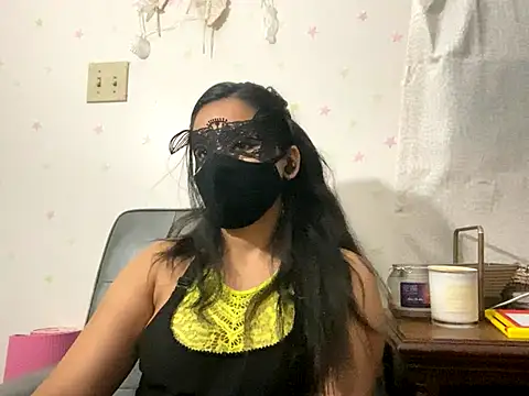 Snapshot of desiiiinigal chatting on 10.28.25 desiiiinigal online show from 10.28.25