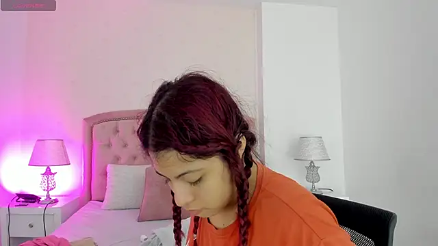 Kendall  Fox online show from 10.27.25