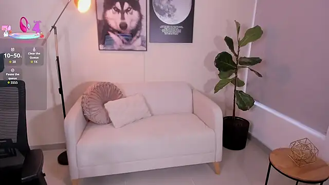 Snapshot of LairaScott chatting on 12.16.25 LairaScott online show from 12.16.25