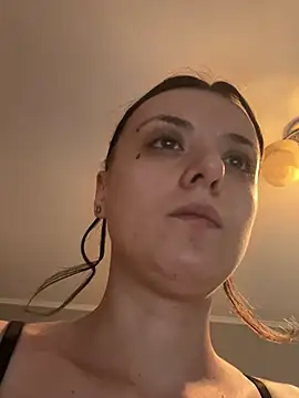 Snapshot of bunnythetailor chatting on 02.02.25 bunnythetailor online show from 02.02.25