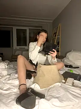 Snapshot of bunnythetailor chatting on 11.03.25 bunnythetailor online show from 11.03.25