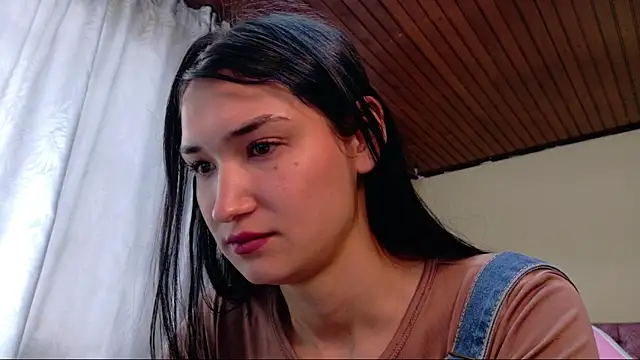 Snapshot of Sofii_cutee chatting on 12.17.25 Sofii cutee online show from 12.17.25