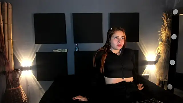 Snapshot of Nikki_and_Mayk chatting on 02.01.25 Nikki and Mayk online show from 02.01.25