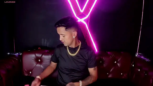 Snapshot of Nikki_and_Mayk chatting on 02.16.25 Nikki and Mayk online show from 02.16.25