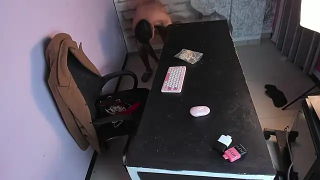 Snapshot of Nikki_and_Mayk chatting on 02.21.25 Nikki and Mayk online show from 02.21.25