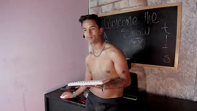 Snapshot of Nikki_and_Mayk chatting on 03.04.25 Nikki and Mayk online show from 03.04.25