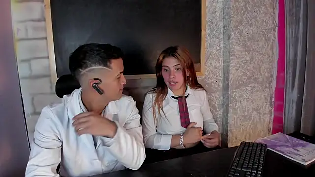 Snapshot of Nikki_and_Mayk chatting on 03.11.25 Nikki and Mayk online show from 03.11.25