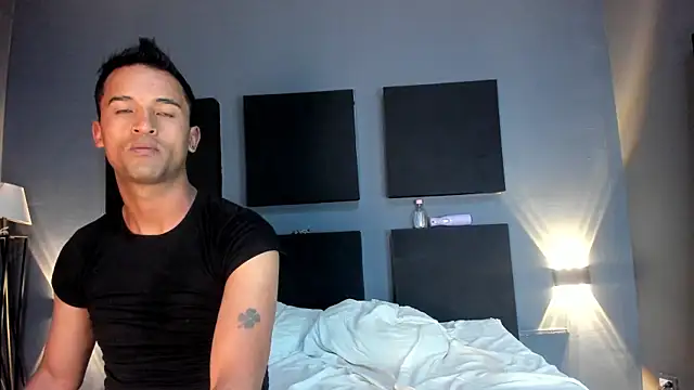 Snapshot of Nikki_and_Mayk chatting on 09.16.25 Nikki and Mayk online show from 09.16.25