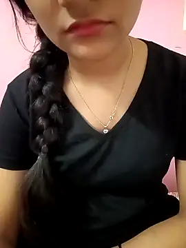 Snapshot of Tanu-00 chatting on 12.18.25 Tanu-00 online show from 12.18.25