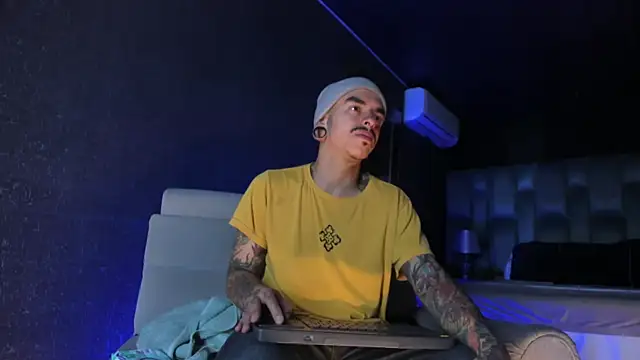 Snapshot of kaletattoo chatting on 05.14.26 kaletattoo online show from 05.14.26
