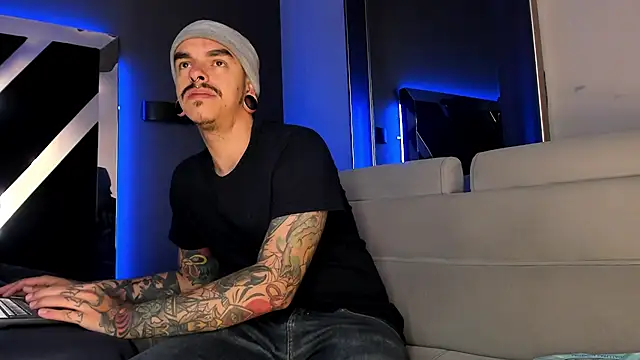 Snapshot of kaletattoo chatting on 06.04.26 kaletattoo online show from 06.04.26