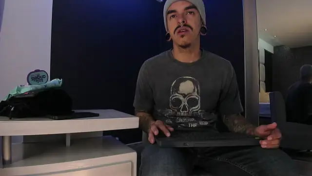 Snapshot of kaletattoo chatting on 06.11.26 kaletattoo online show from 06.11.26