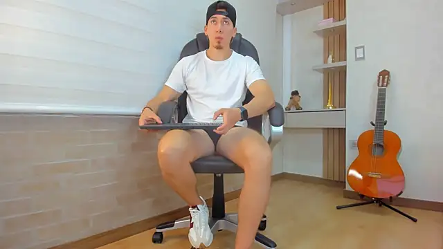 Snapshot of Tombarden chatting on 12.15.25 Tombarden online show from 12.15.25