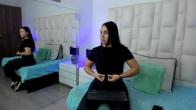 Snapshot of Ariana_rouse chatting on 05.22.26 Ariana rouse online show from 05.22.26