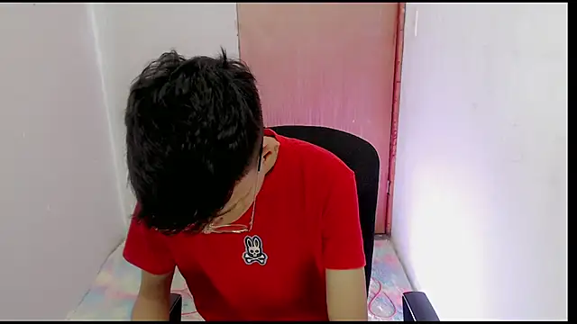 Snapshot of Alexxx_lov chatting on 02.14.25 Alexxx lov online show from 02.14.25