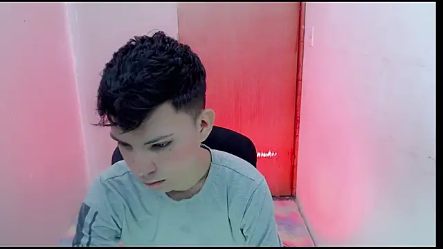 Snapshot of Alexxx_lov chatting on 02.15.25 Alexxx lov online show from 02.15.25