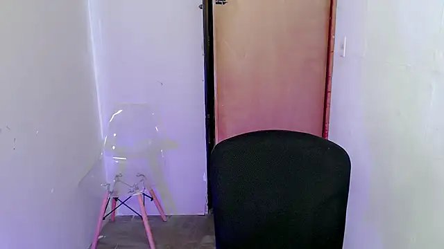 Snapshot of Alexxx_lov chatting on 09.17.25 Alexxx lov online show from 09.17.25