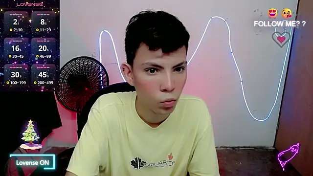 Snapshot of Alexxx_lov chatting on 12.17.25 Alexxx lov online show from 12.17.25