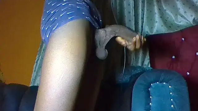 Snapshot of philippiano33 chatting on 12.04.25 philippiano33 online show from 12.04.25