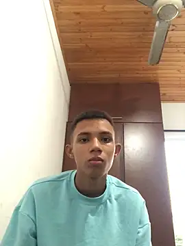 Alvarozzxv online show from 01.24.25