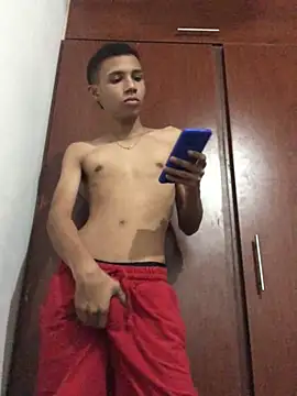 Alvarozzxv online show from 01.30.25