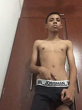 Alvarozzxv online show from 02.02.25