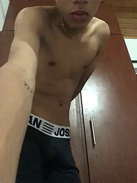 Alvarozzxv online show from 02.07.25