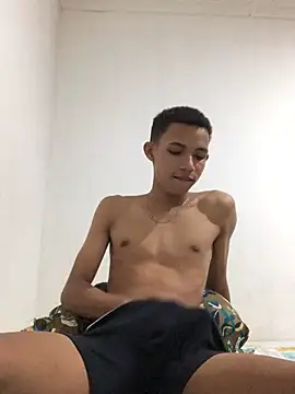 Alvarozzxv online show from 02.24.25