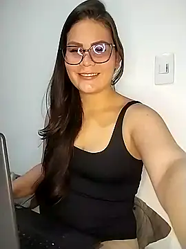 Snapshot of Vale_Saenzz chatting on 01.27.25 Vale Saenzz online show from 01.27.25