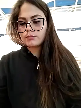 Snapshot of Vale_Saenzz chatting on 02.11.25 Vale Saenzz online show from 02.11.25