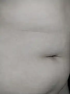 Snapshot of Vale_Saenzz chatting on 02.19.25 Vale Saenzz online show from 02.19.25