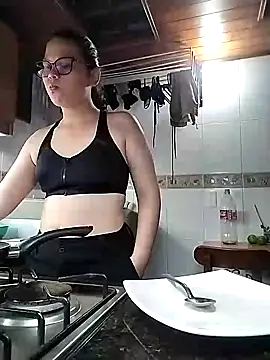 Snapshot of Vale_Saenzz chatting on 02.26.25 Vale Saenzz online show from 02.26.25