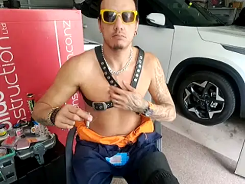 Snapshot of TAIZWRLD chatting on 11.18.25 TAIZWRLD online show from 11.18.25