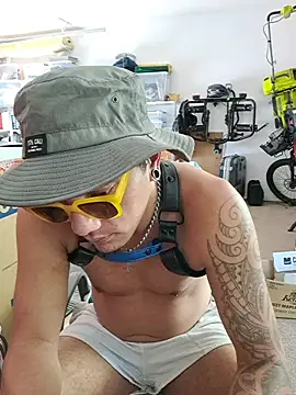 Snapshot of TAIZWRLD chatting on 11.20.25 TAIZWRLD online show from 11.20.25