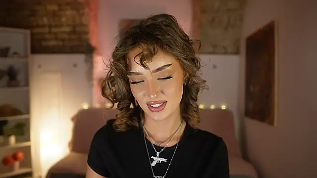 Clara Nia online show from 02.22.25